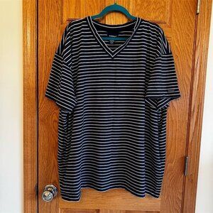 Avenue Sport Women's Plus Size 26 28 Striped Navy Striped V-Neck T-Shirt Casual